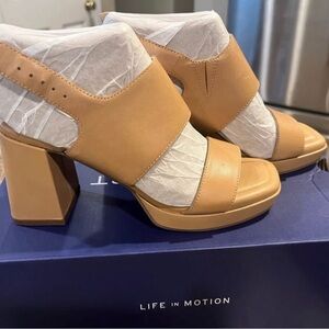 Rockport Tan Block Heel Sandals